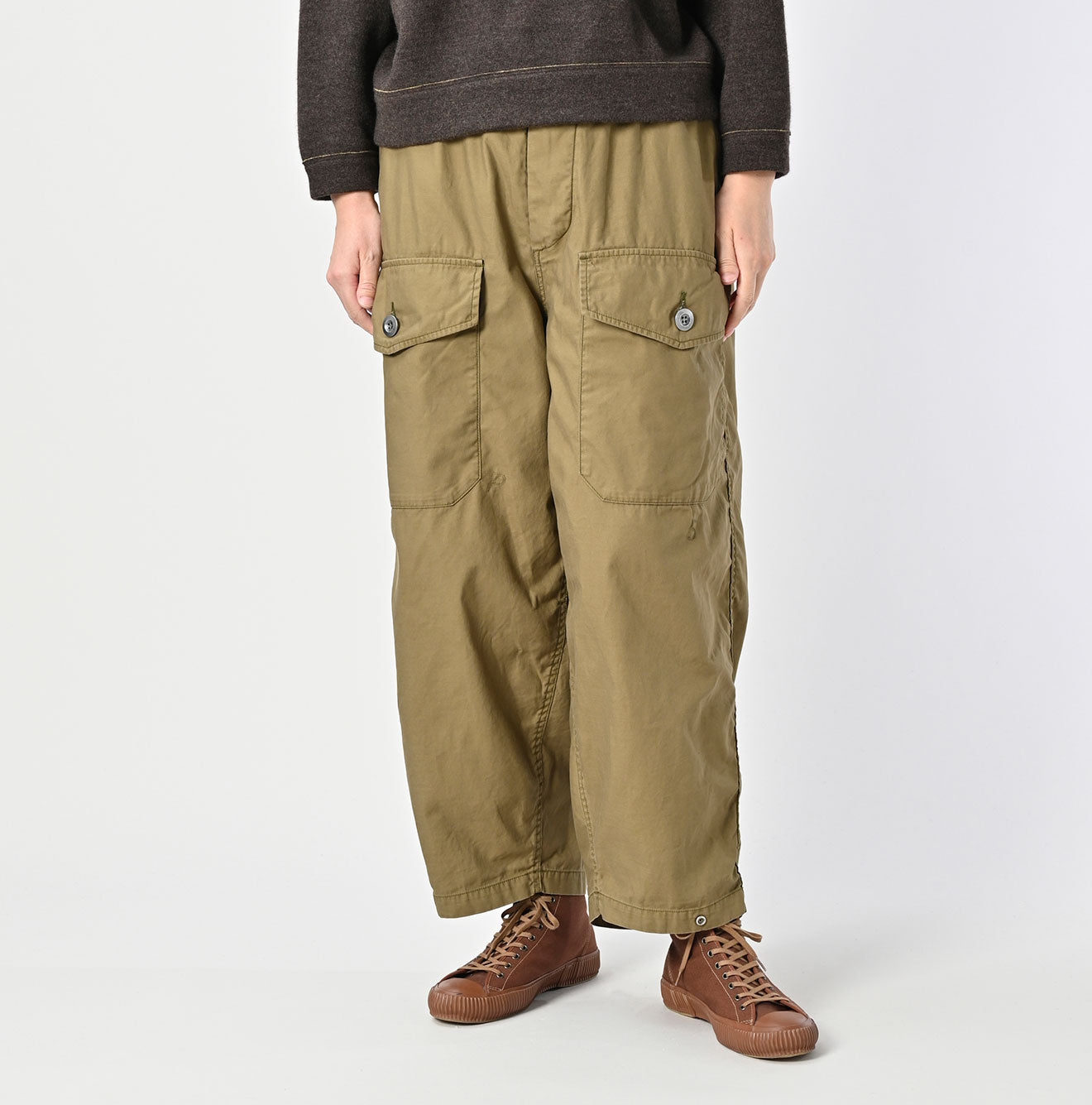 Futatabi 45RPM 908 Embroidery Back Satin Tent Pants