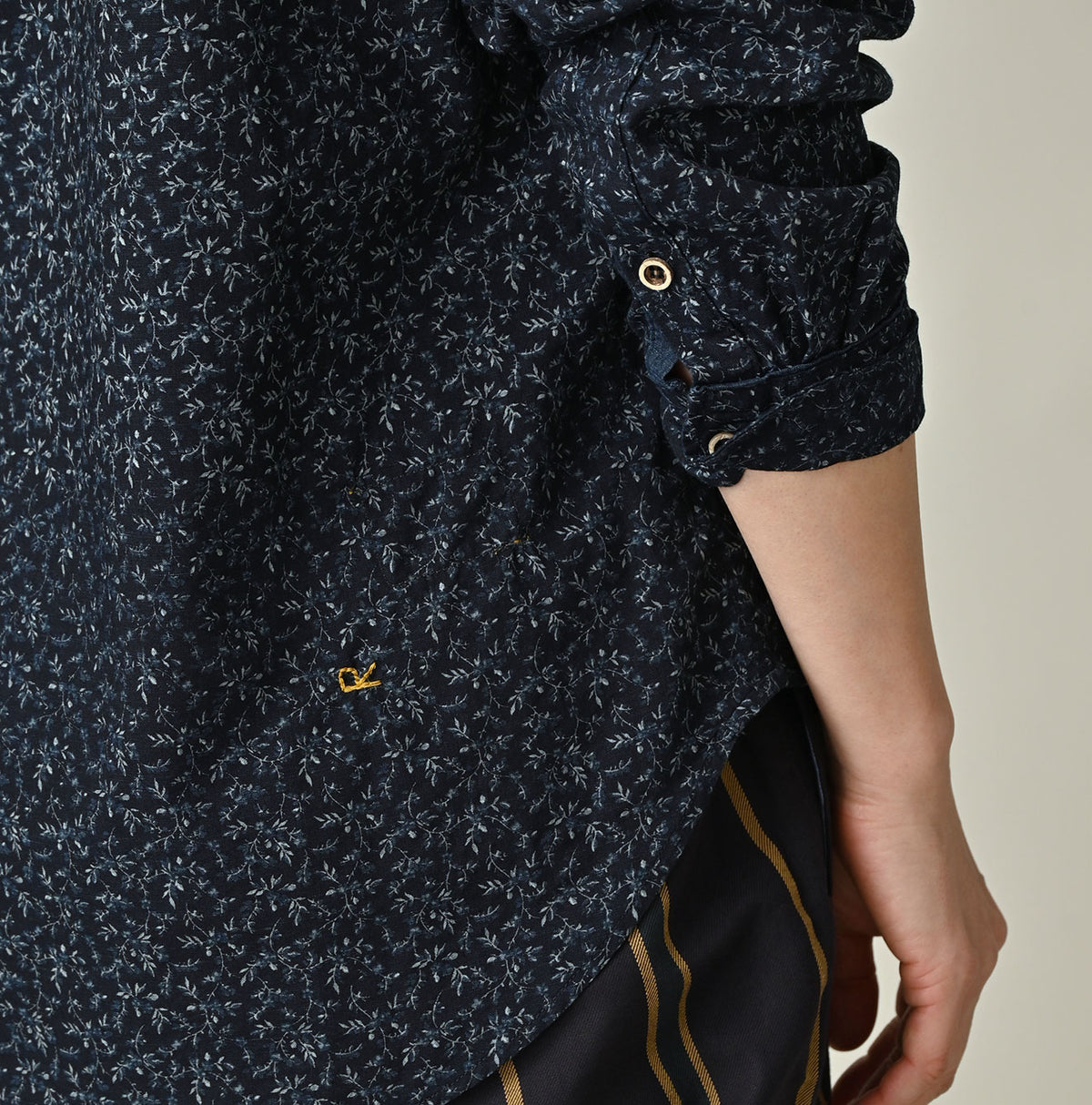 45R Indigo Ivy Flower Frilled Blouse