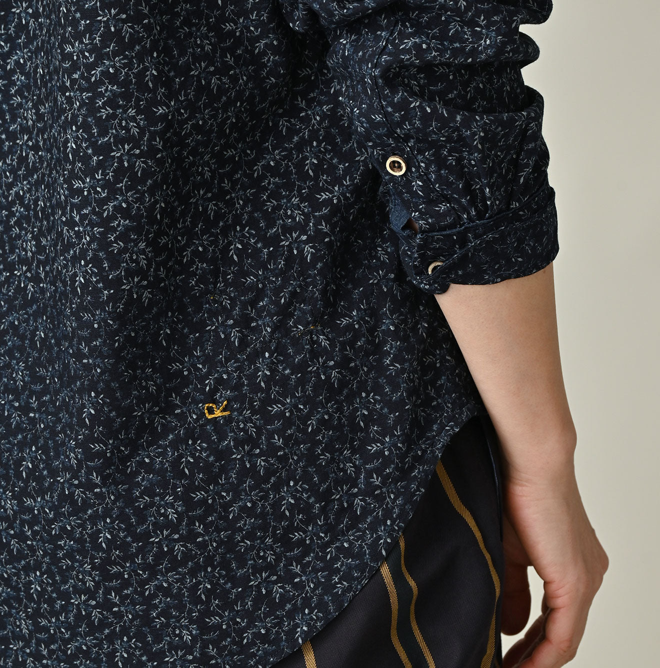 45R Indigo Ivy Flower Frilled Blouse