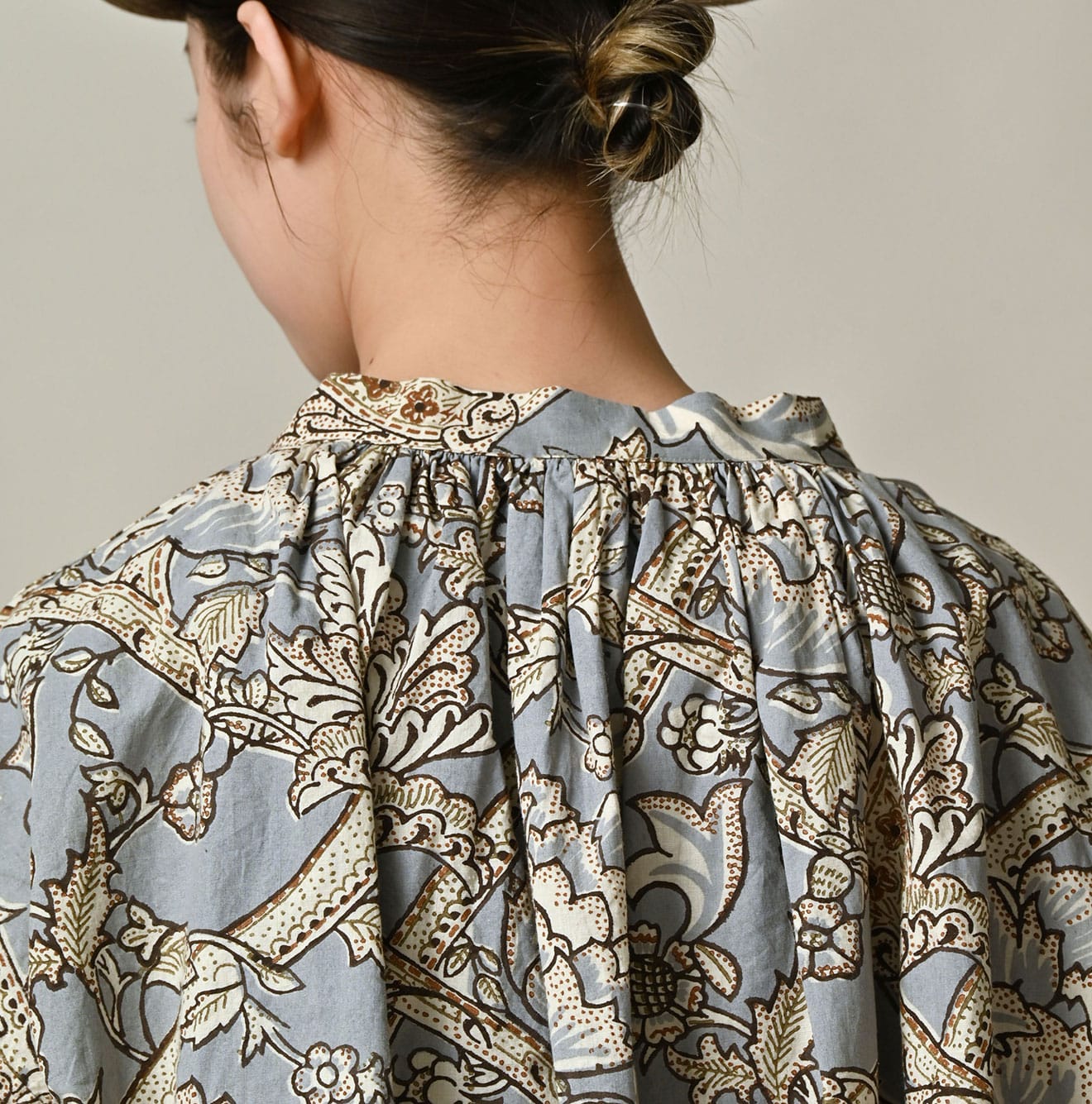 45R Khadi Flower Sarasa Chouchou Smocking Blouse - Image 12