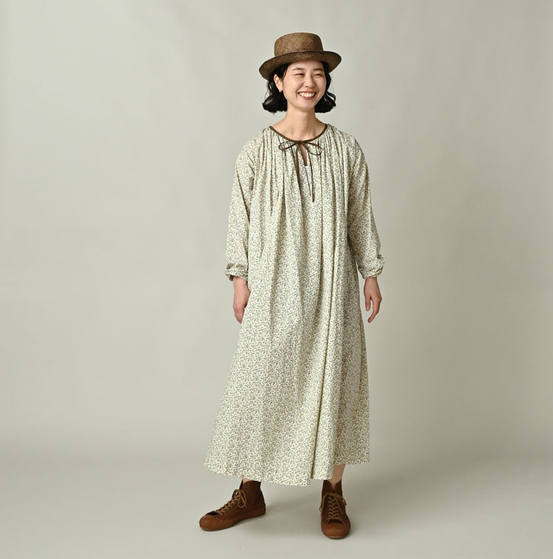 45R Ivy Flower Smocking Dress