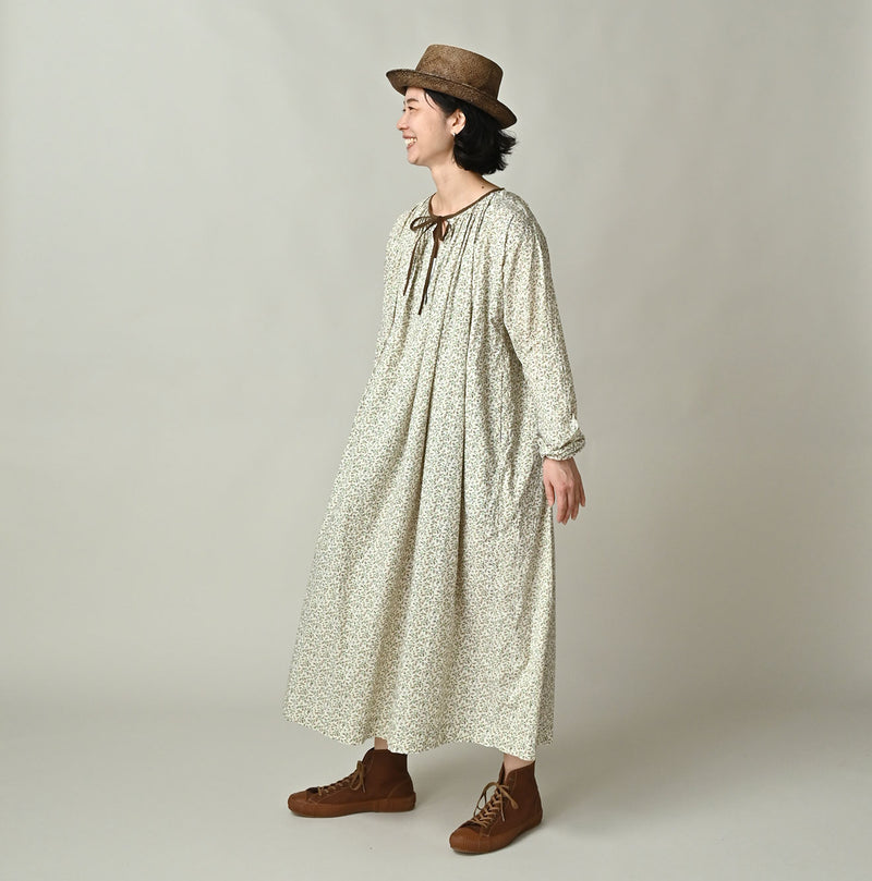 45R Ivy Flower Smocking Dress