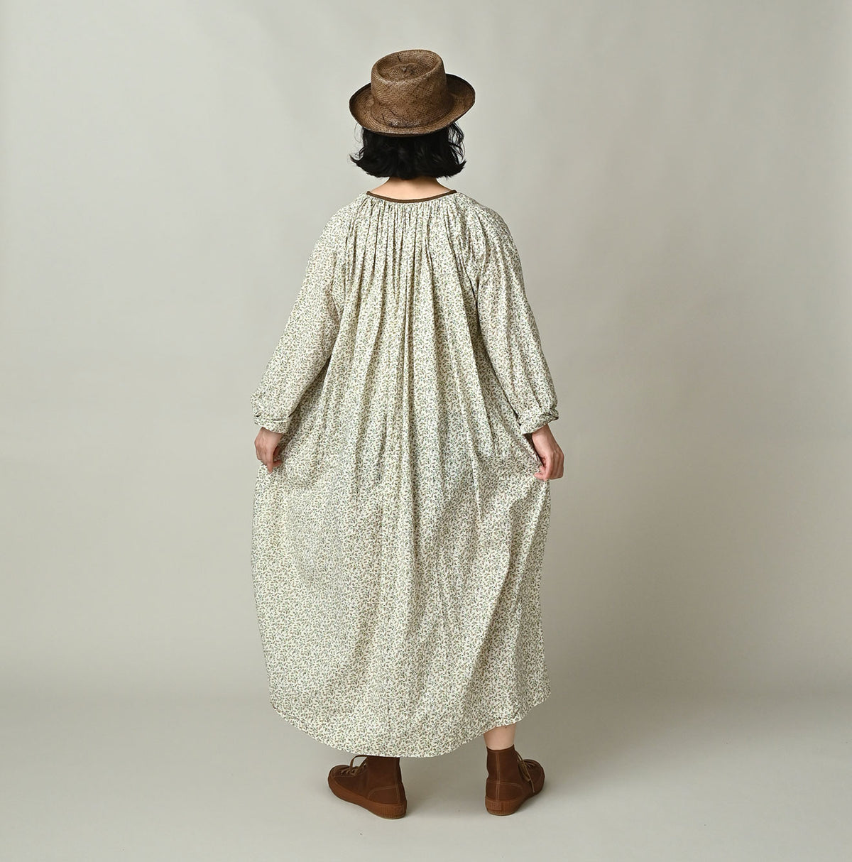 45R Ivy Flower Smocking Dress