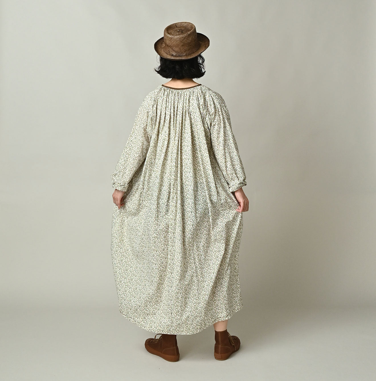 45R Ivy Flower Smocking Dress