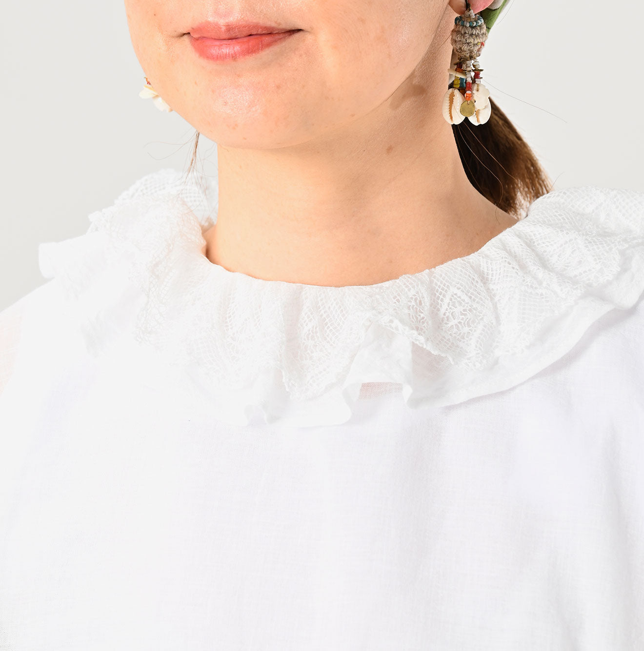 45R Gauze Frilled Collar Blouse