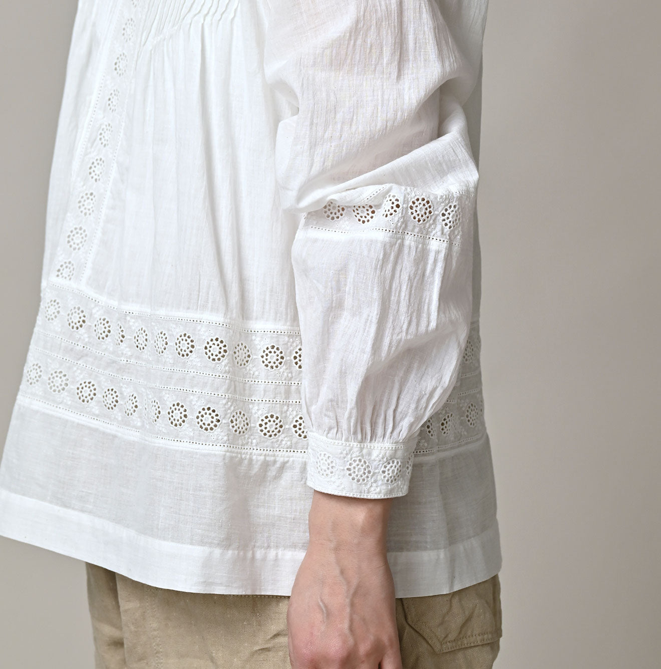 45R Khadi Cutwork de T-shirt