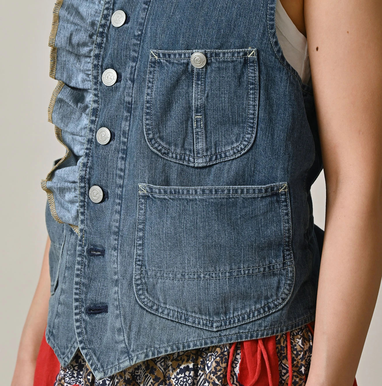 45R Mugihiko Denim Frilled Work Vest - Image 7