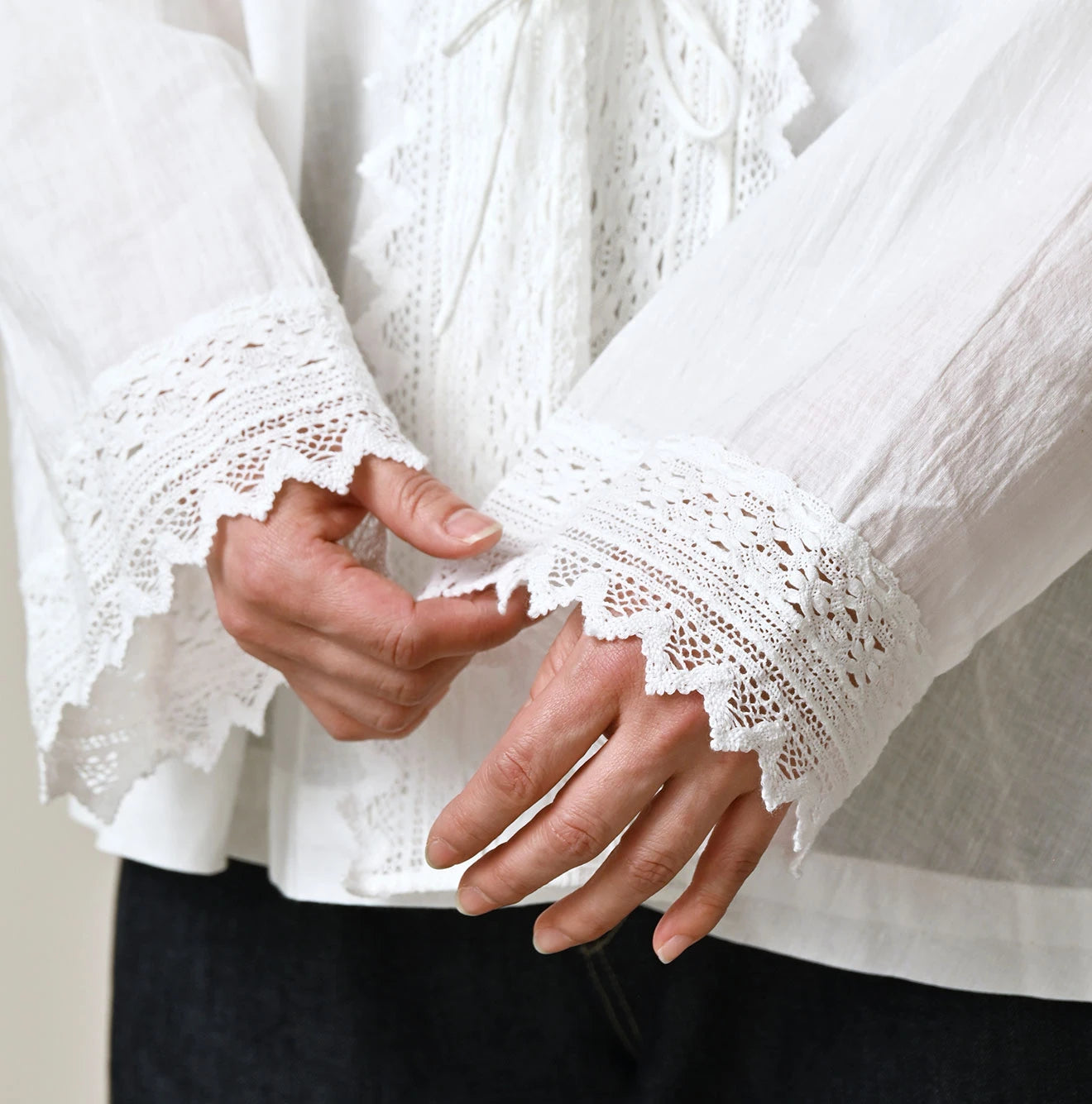 45R Khadi Lace Cache-Coeur (White) - Image 8