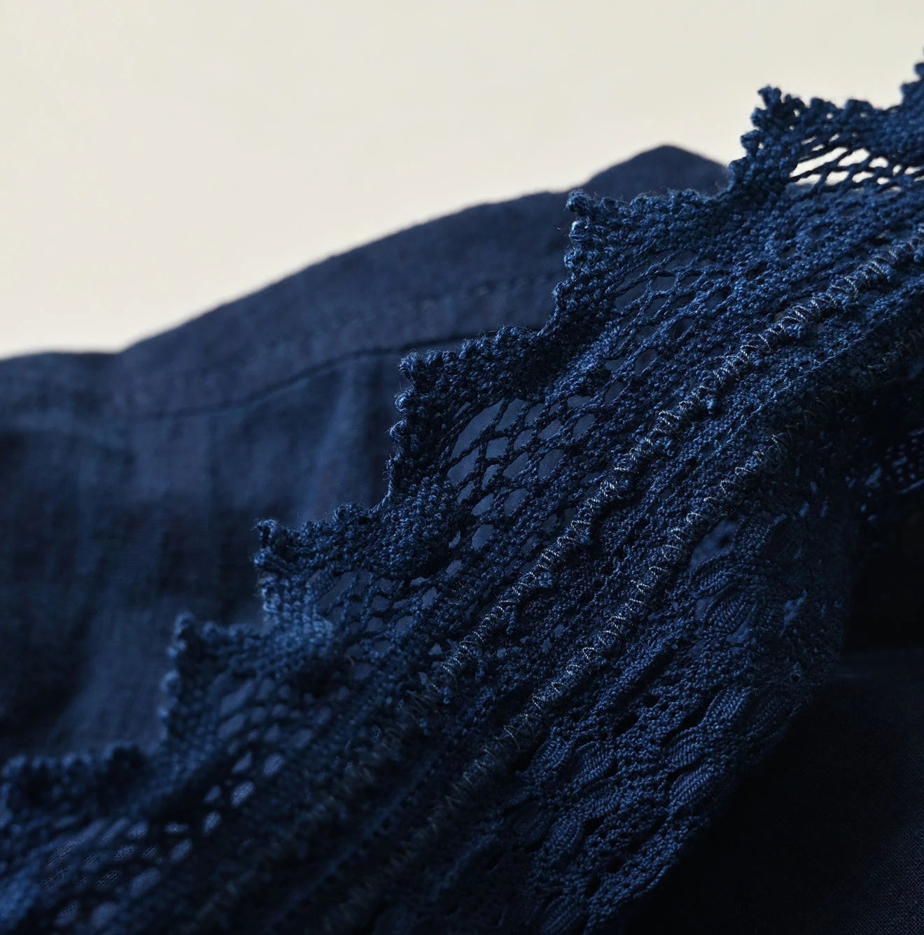 45R Ai Indigo Khadi Lace Cache-Coeur - Image 13
