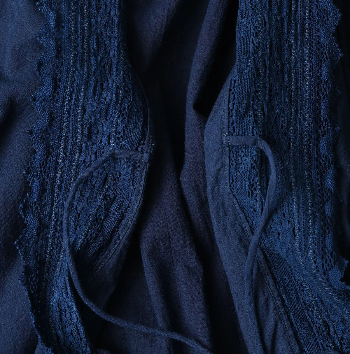 45R Ai Indigo Khadi Lace Cache-Coeur