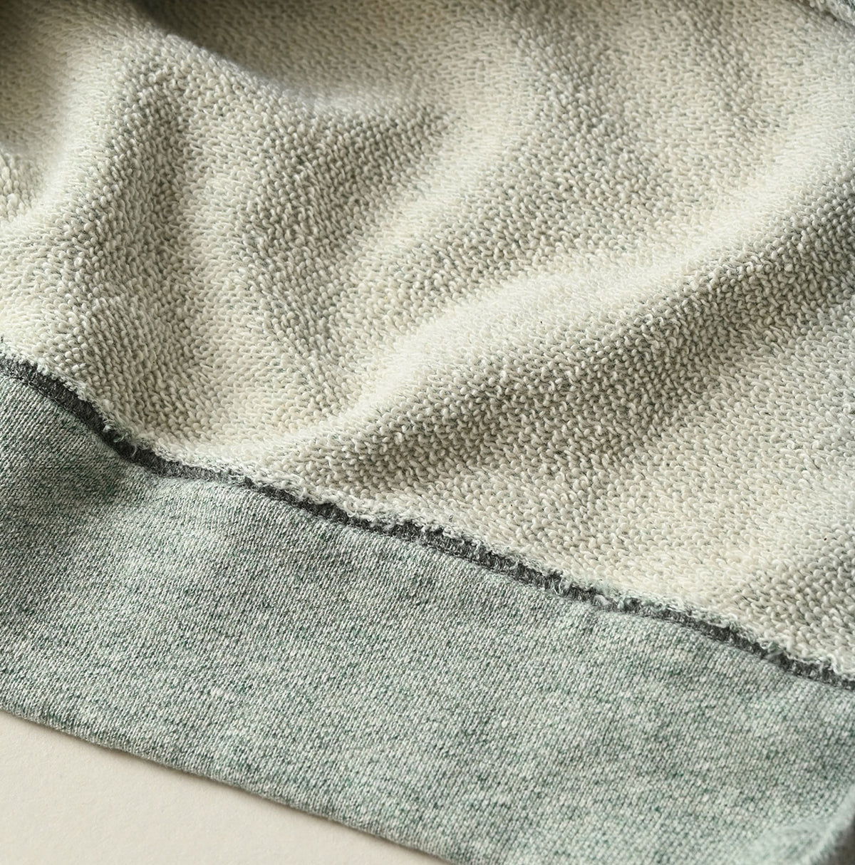 45R Cotton Fleece Logo de Petti Top (Top-dyed)