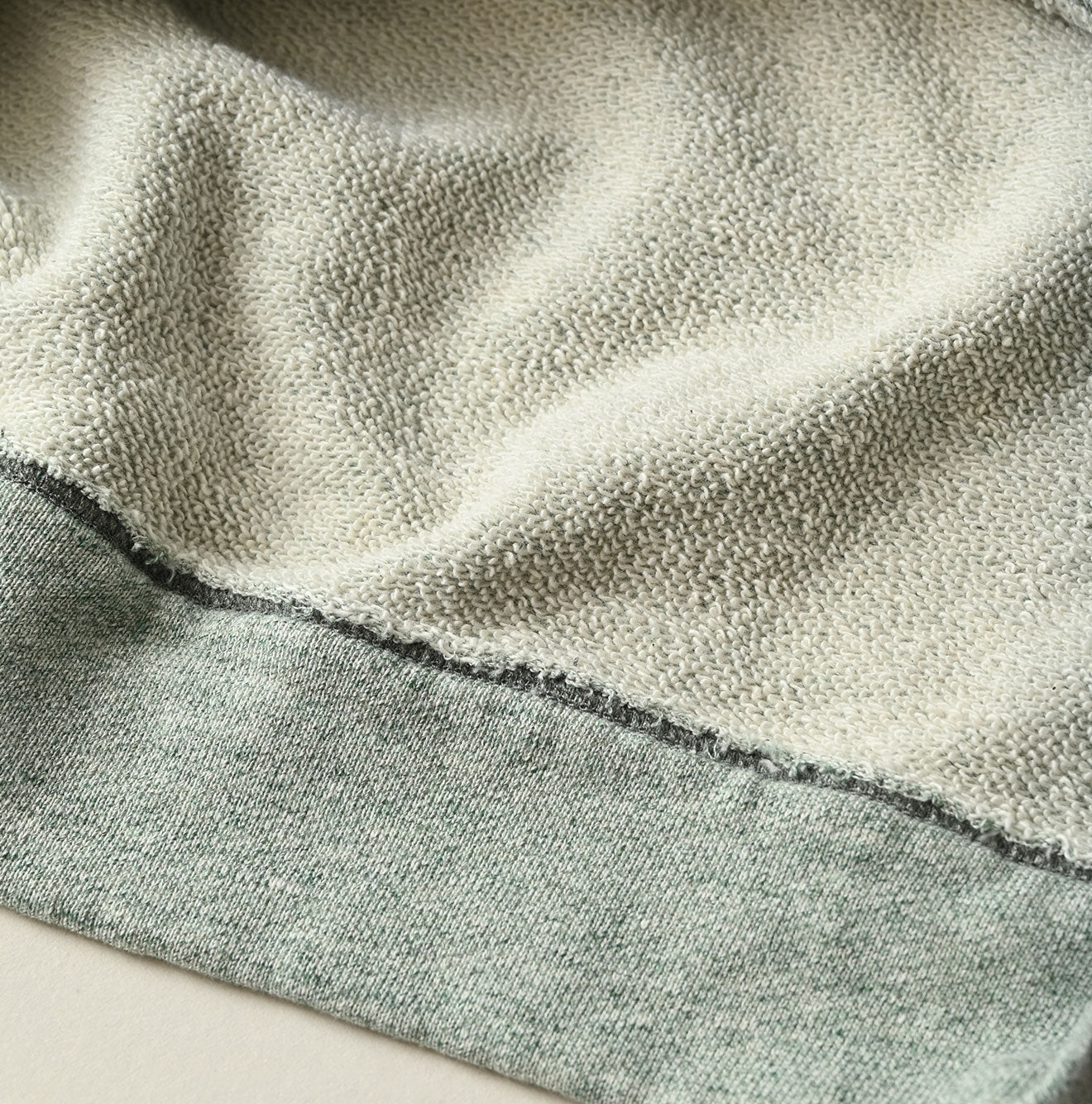 45R Cotton Fleece Logo de Petti Top (Top-dyed)