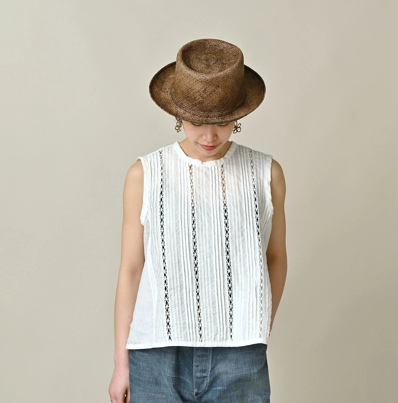 45R Linen Pintuck Lace Sleeveless Top - Image 4