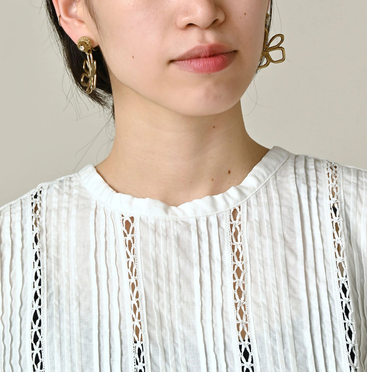 45R Linen Pintuck Lace Sleeveless Top