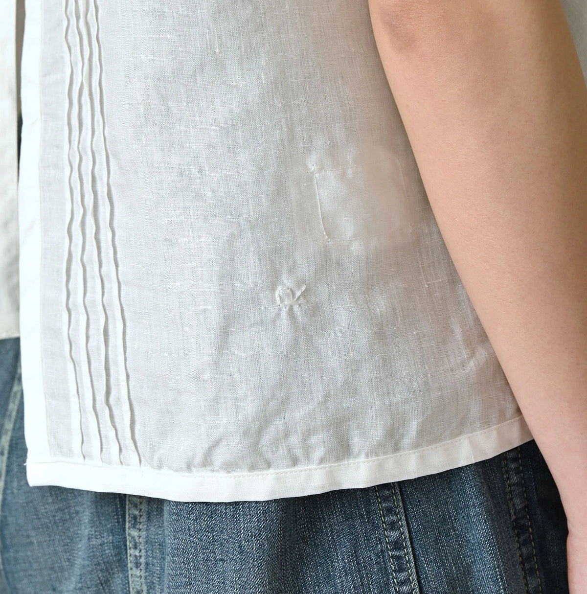 45R Linen Pintuck Lace Sleeveless Top