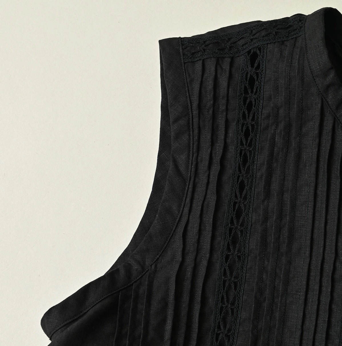 45R Linen Pintuck Lace Sleeveless Top