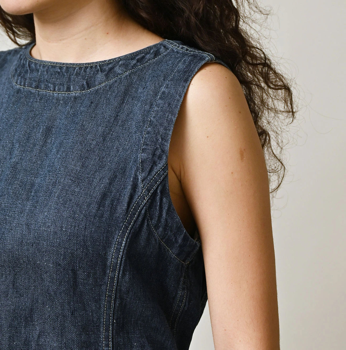45R Linen Denim Sleeveless Top Zyu