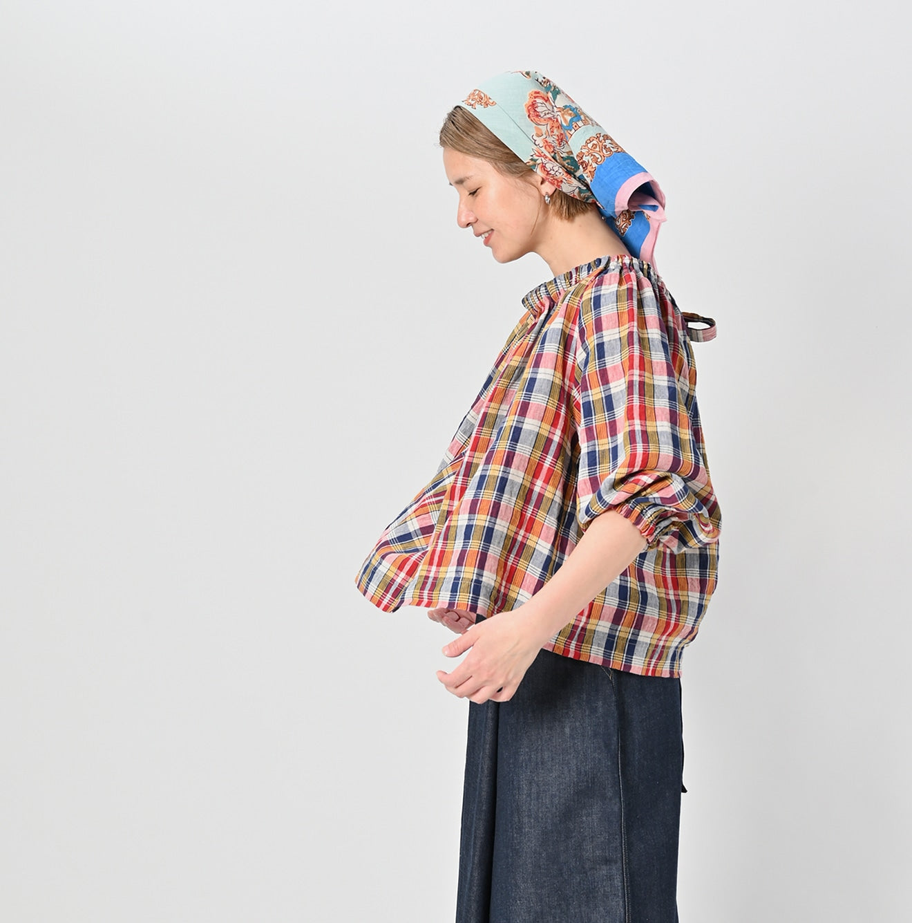 45R Linen Madras Shirring Blouse - Image 5