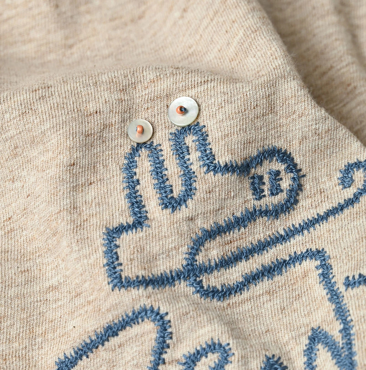 45R Nasuppiie Embroidery 908 T-shirt (Top-Dyed)