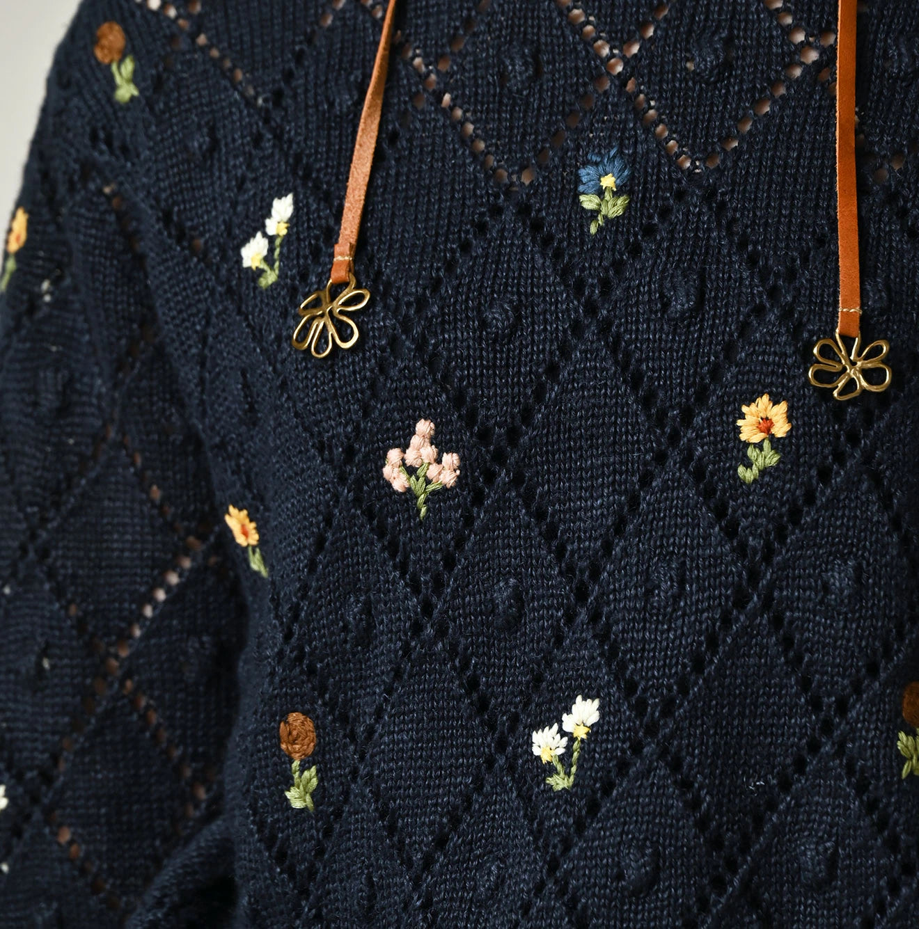 45R Linen Hippie Flower Puff Sleeve Sweater - Image 10