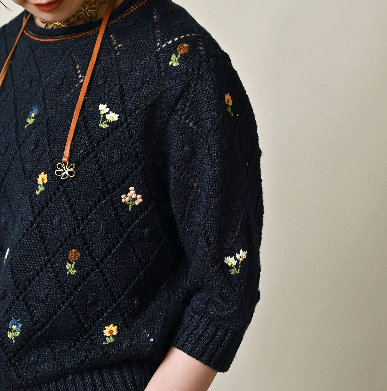 45R Linen Hippie Flower Puff Sleeve Sweater - Image 11