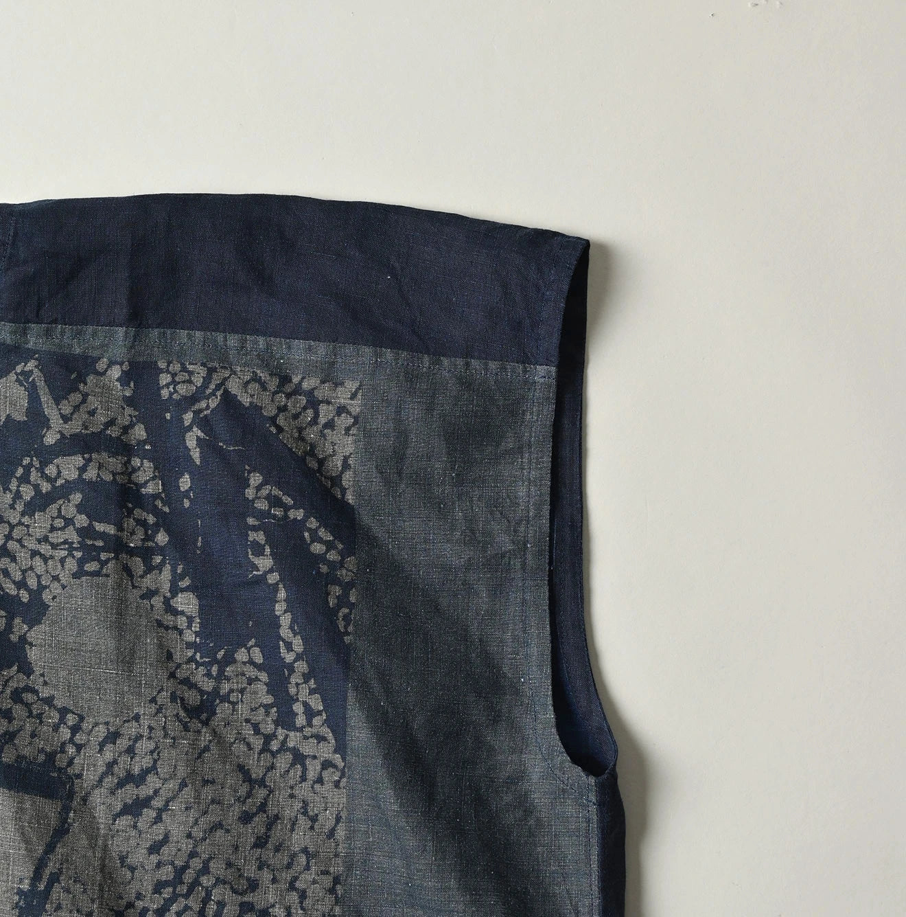 45R Indigo Picture Book Bandana Blouse - Image 17
