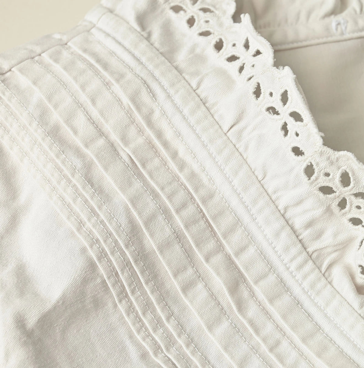 45R Yoko Sateen Cutwork Cache-Coeur