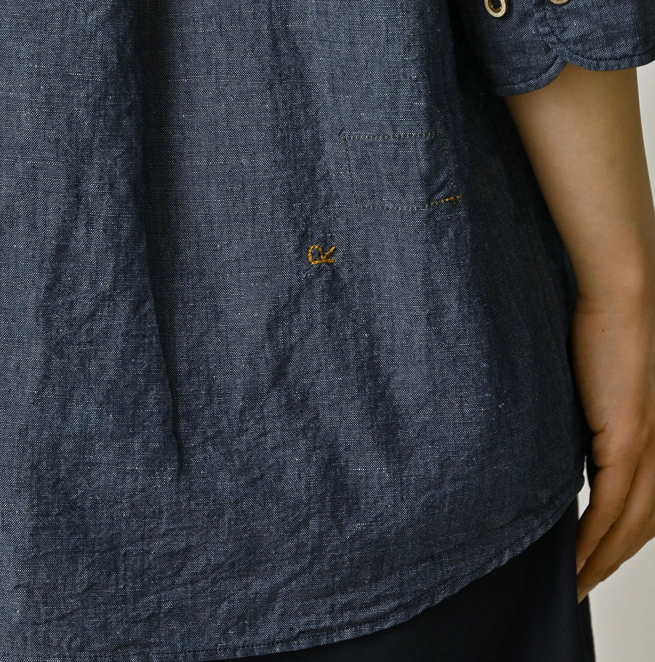 45R Cotton Linen Dungaree Frilled Coupe Shirt - Image 10