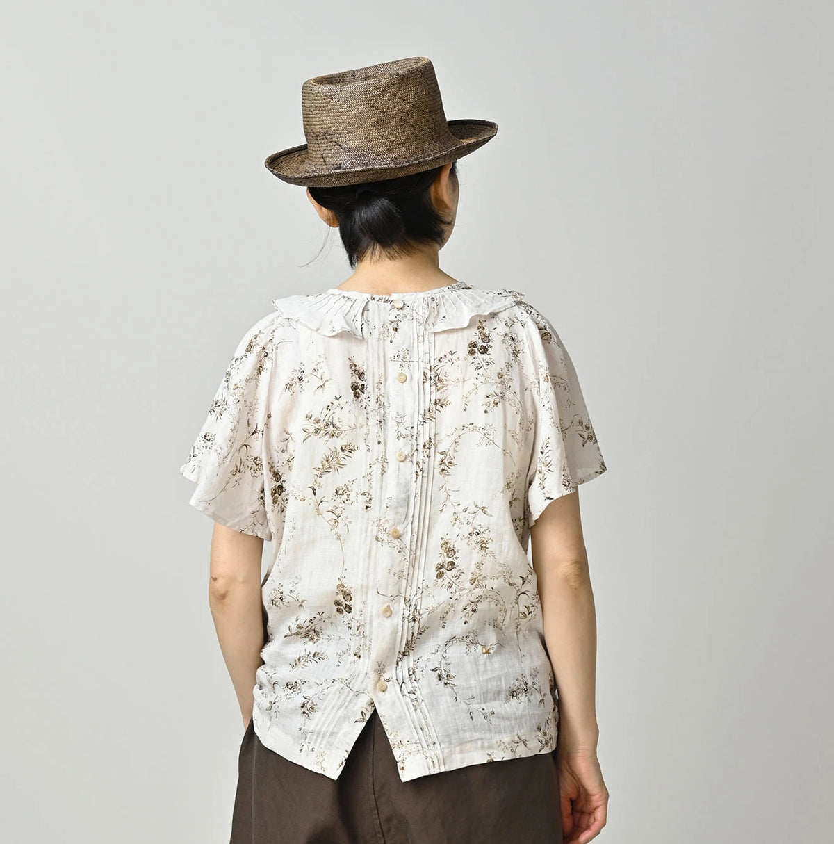 45R Linen Campanula Tucked Collar Blouse