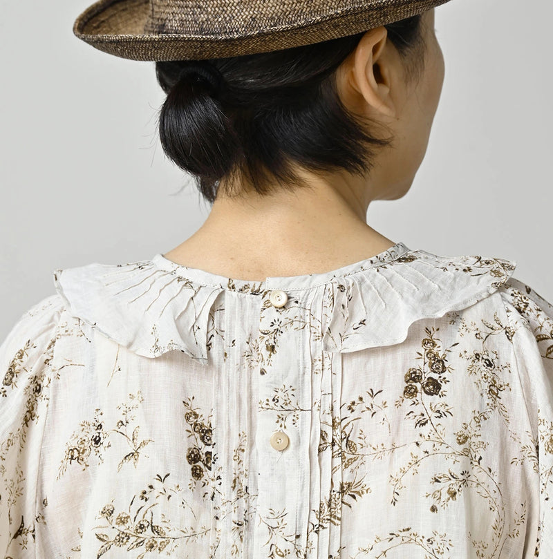 45R Linen Campanula Tucked Collar Blouse - Image 10