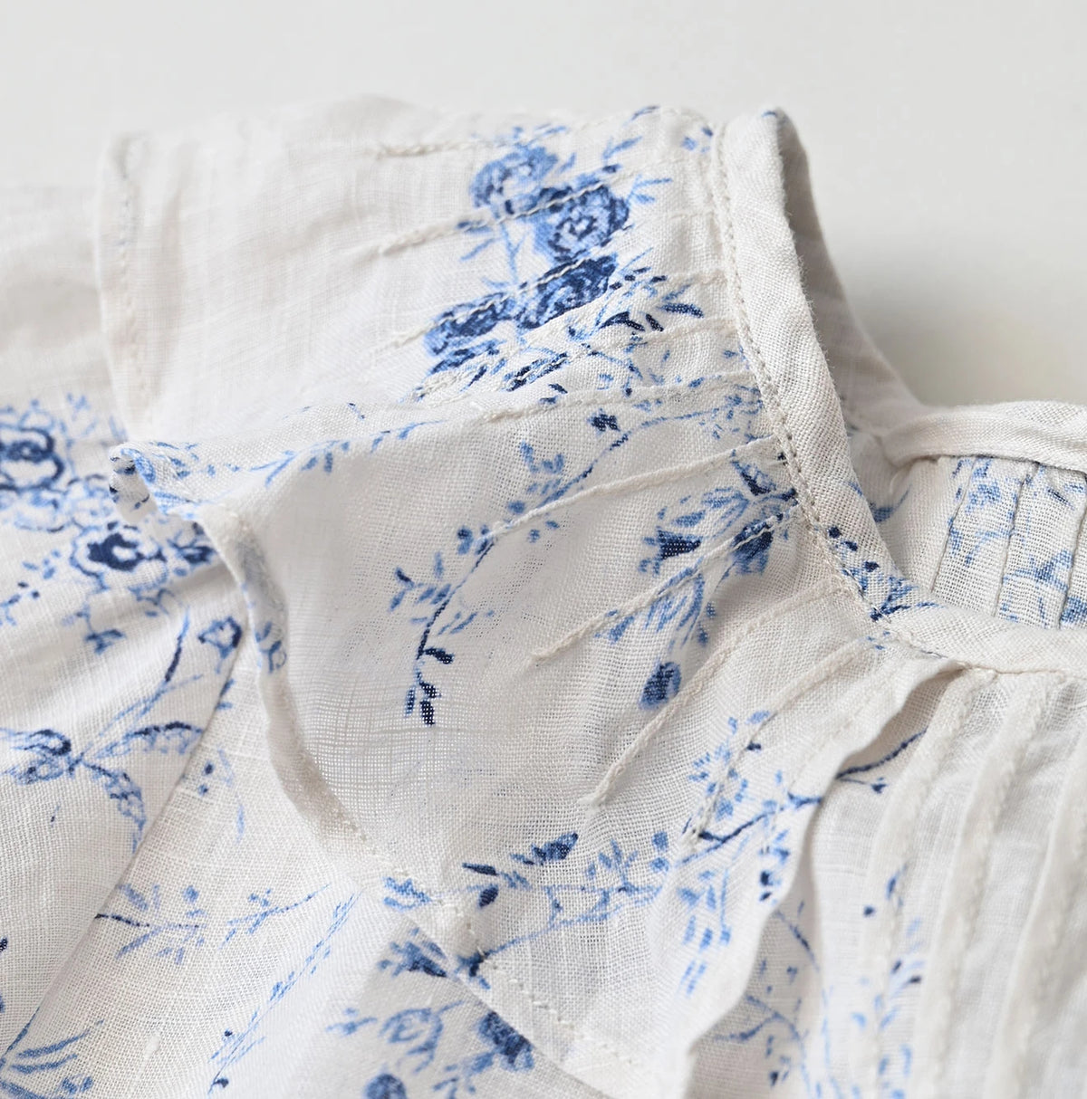 45R Linen Campanula Tucked Collar Blouse