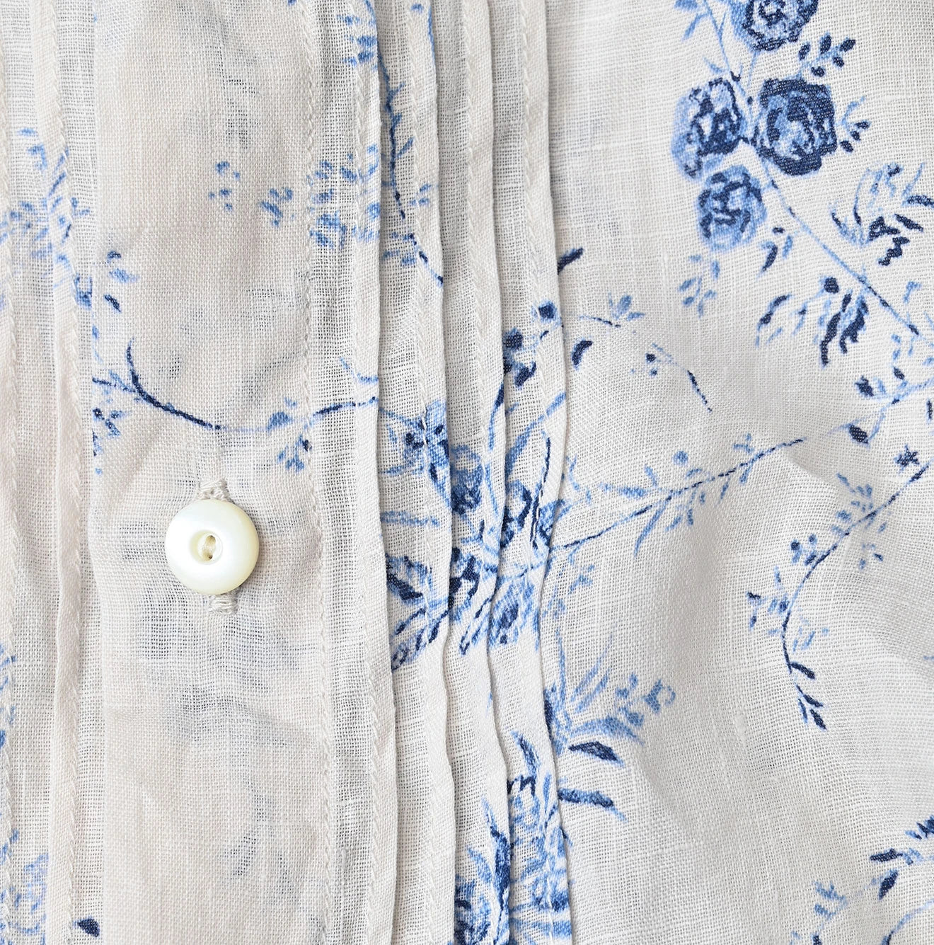 45R Linen Campanula Tucked Collar Blouse - Image 17