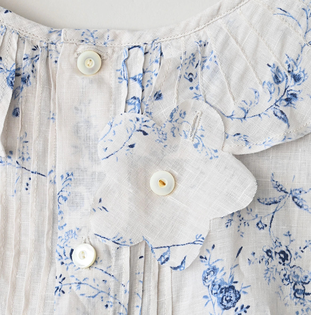 45R Linen Campanula Tucked Collar Blouse