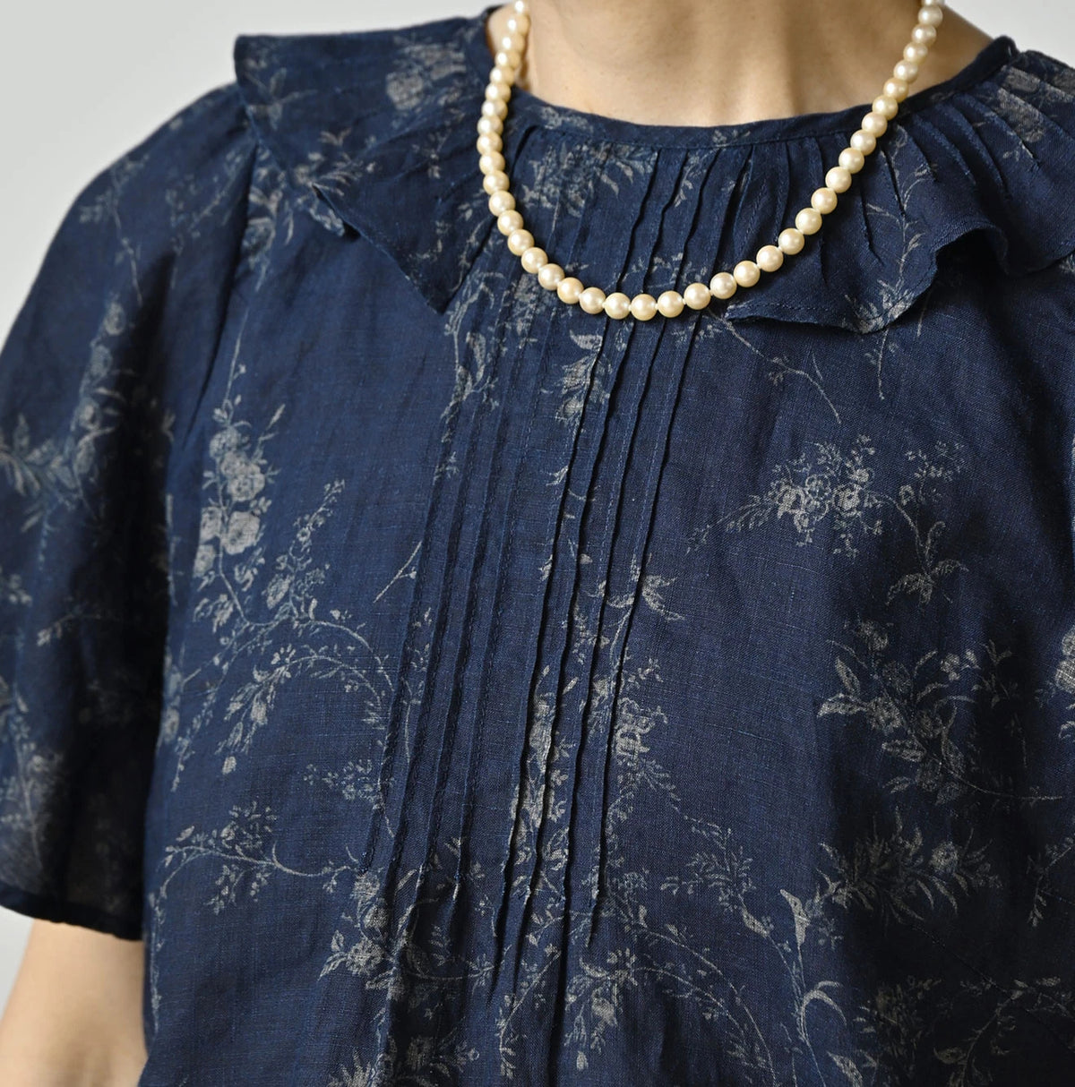 45R Indigo Linen Campanula Tucked Collar Blouse