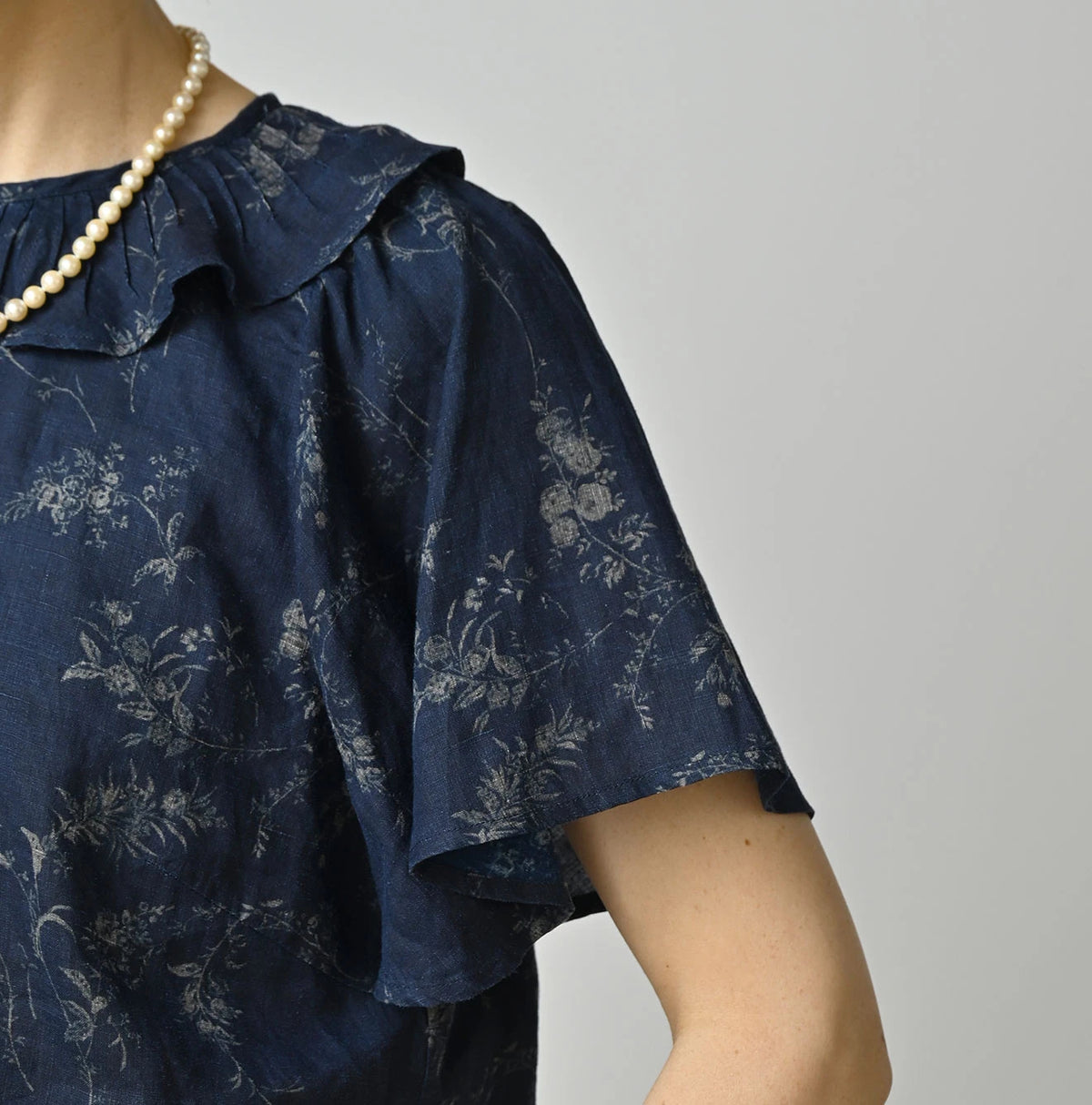 45R Indigo Linen Campanula Tucked Collar Blouse