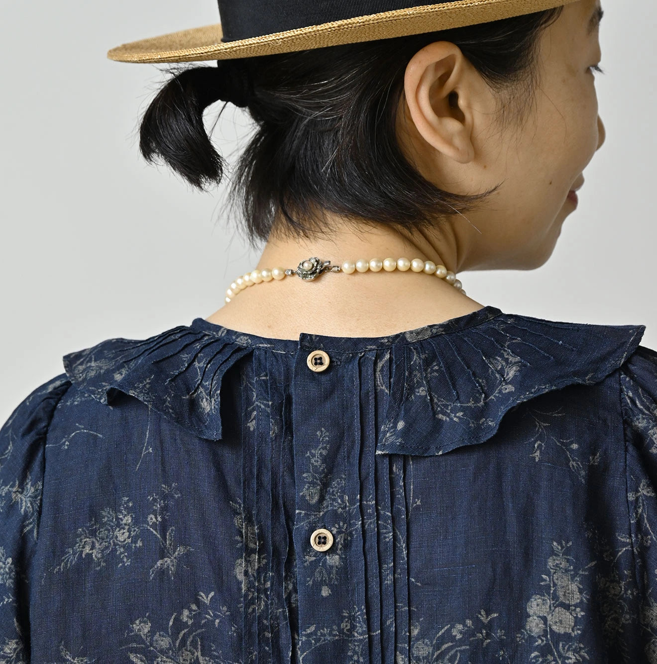 45R Indigo Linen Campanula Tucked Collar Blouse - Image 9