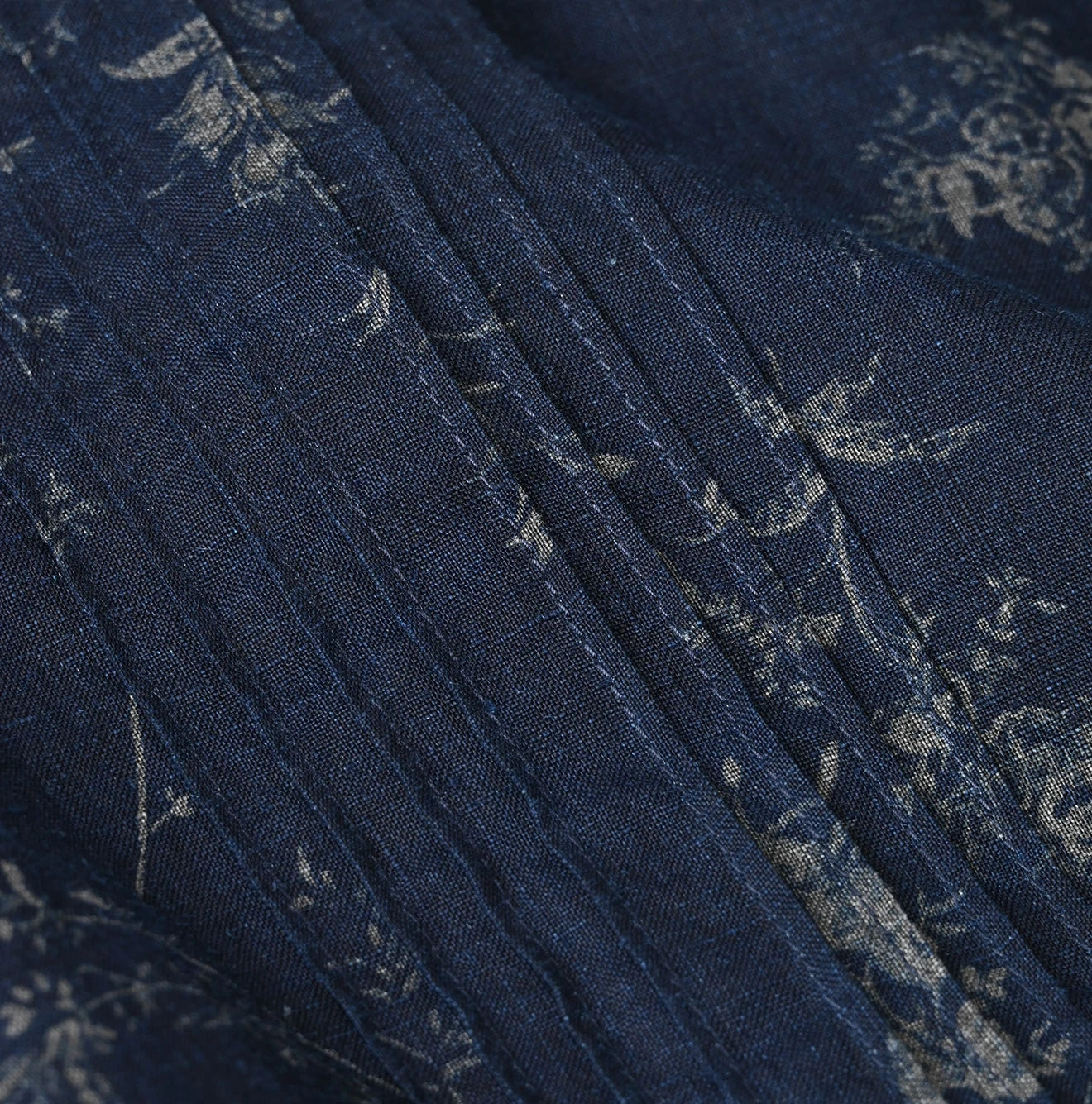 45R Indigo Linen Campanula Tucked Collar Blouse - Image 15