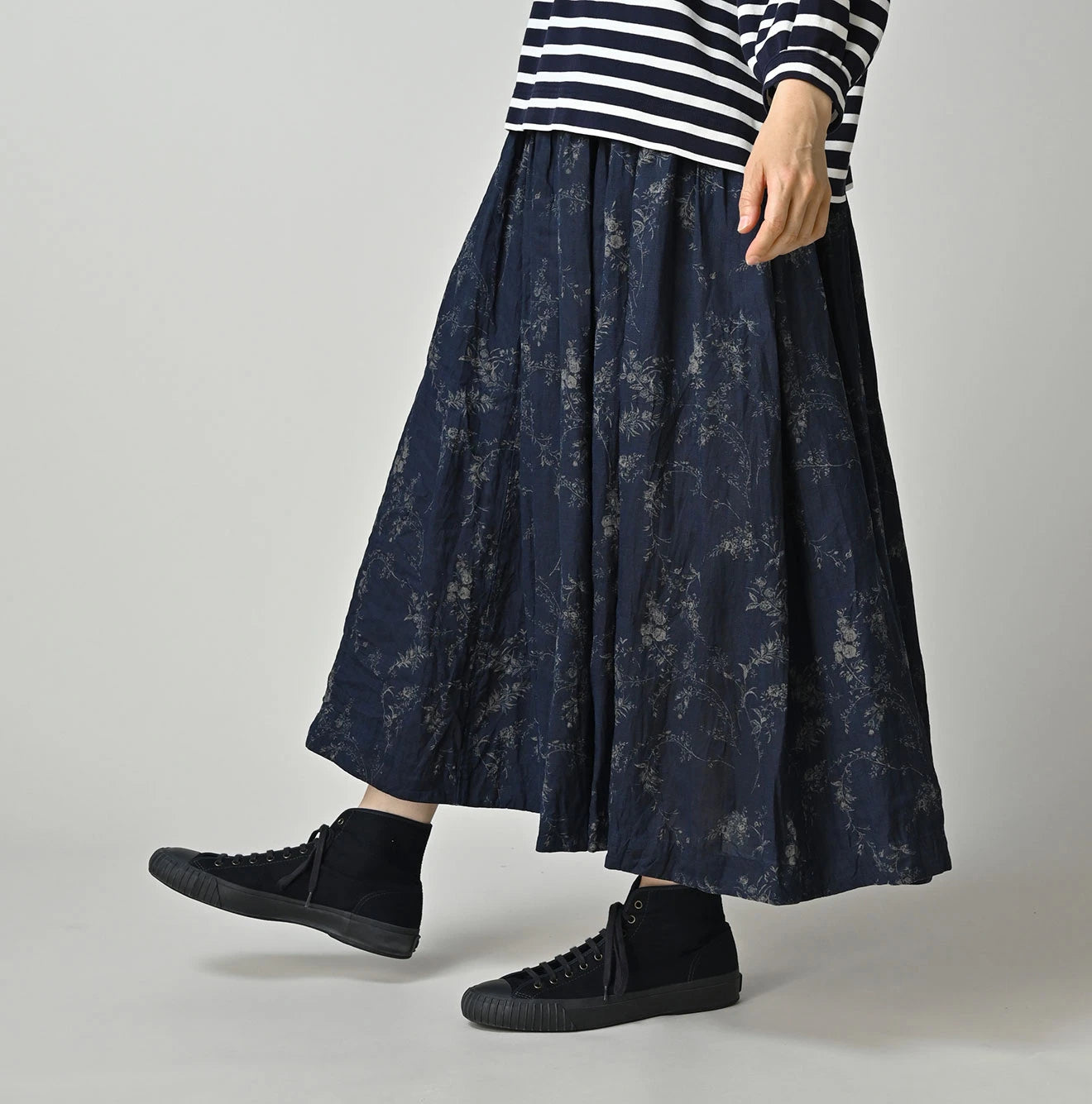 45R Indigo Linen Campanula Easy Gathered Skirt - Image 4