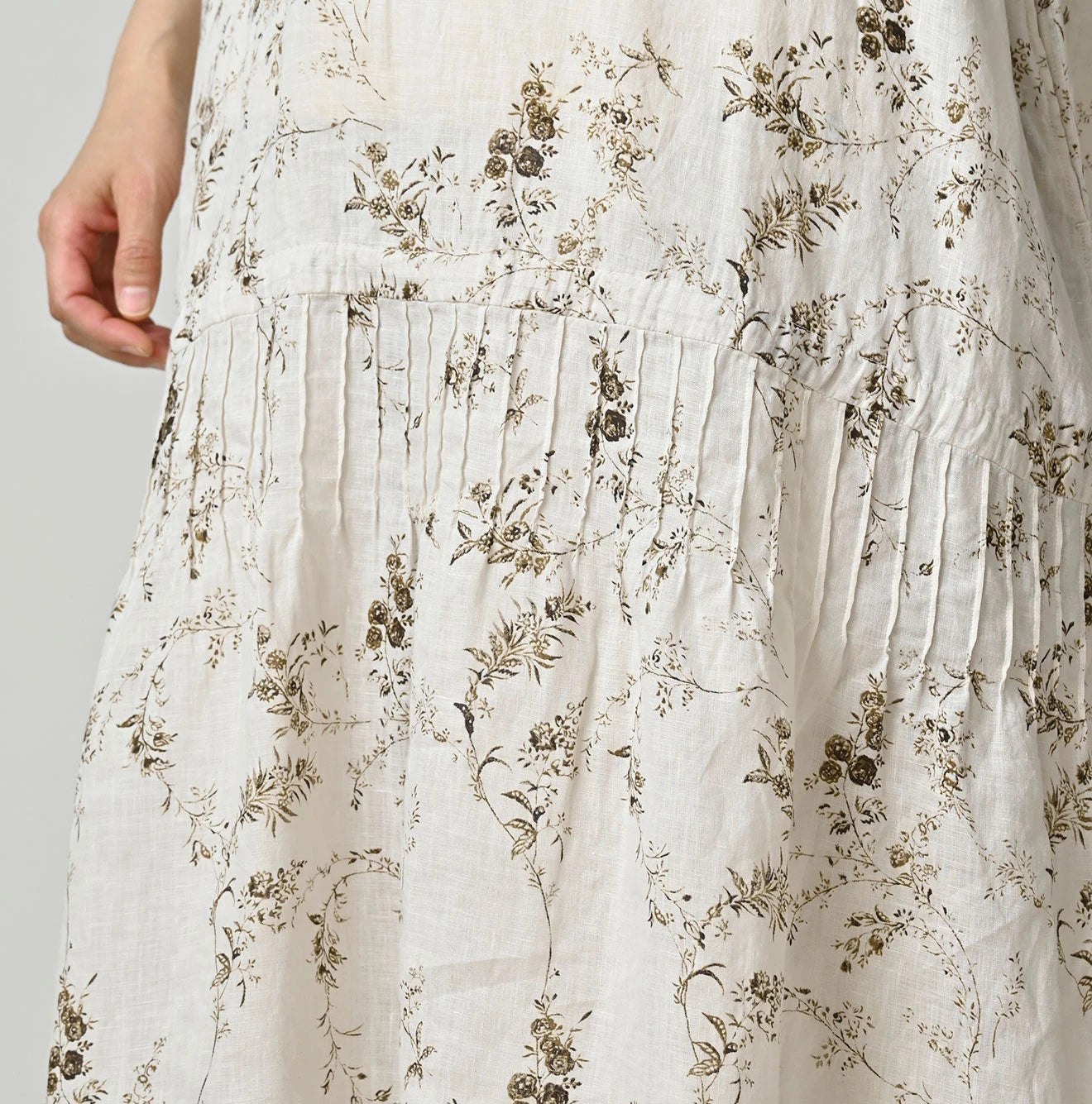 45R Linen Campanula Pintuck Dress - Image 13