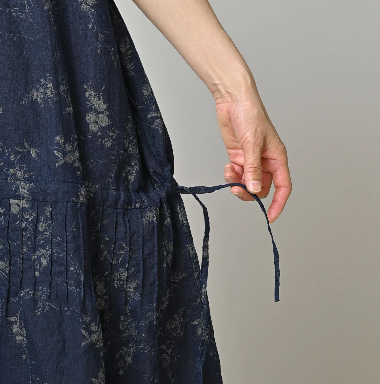 45R Indigo Linen Campanula Pintuck Dress - Image 9