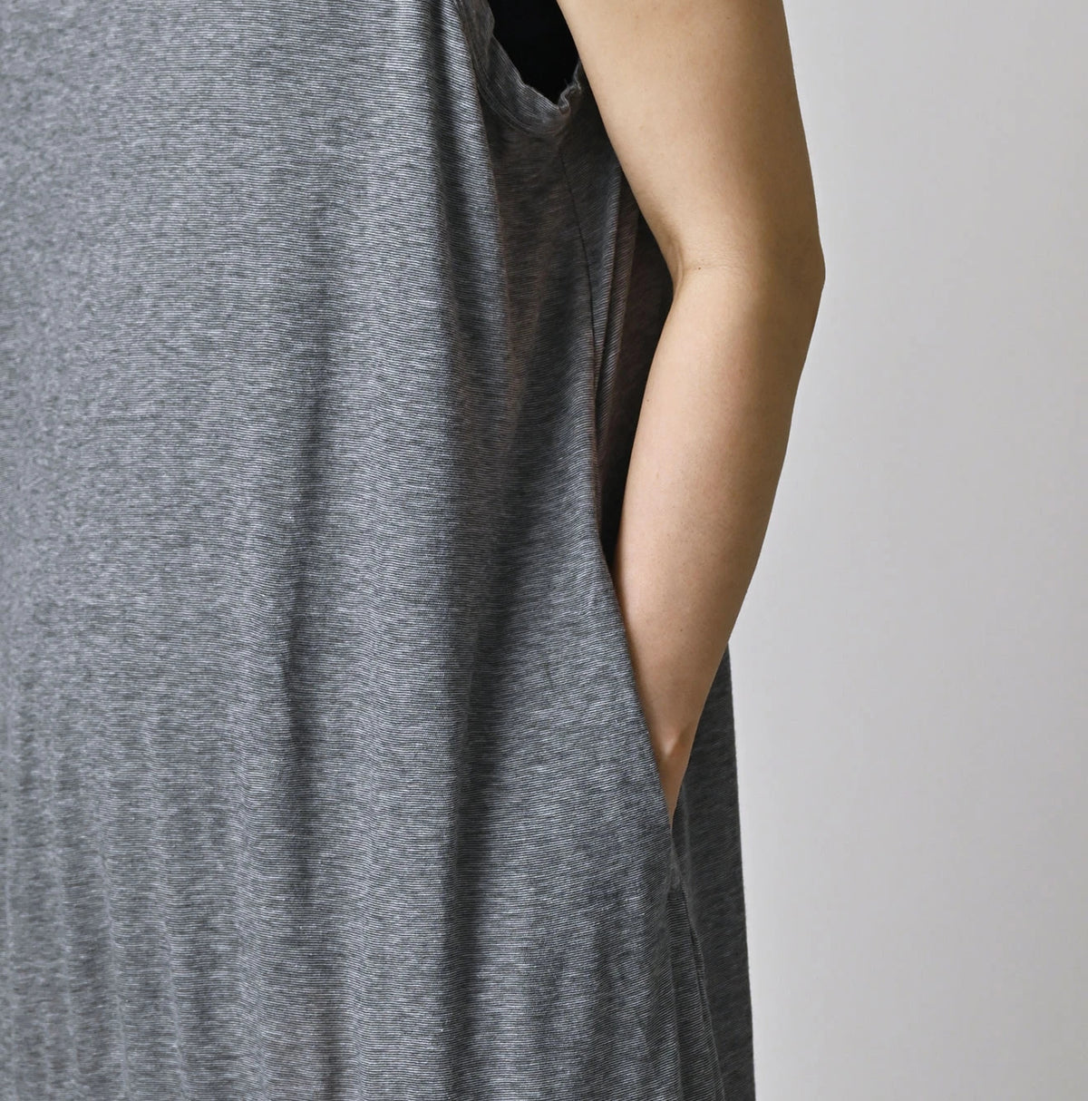45R Plain Weave x Jersey Frilled Dress