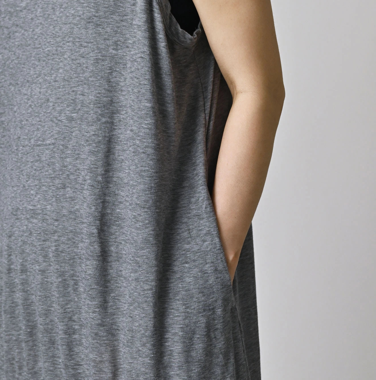 45R Plain Weave x Jersey Frilled Dress - Image 9