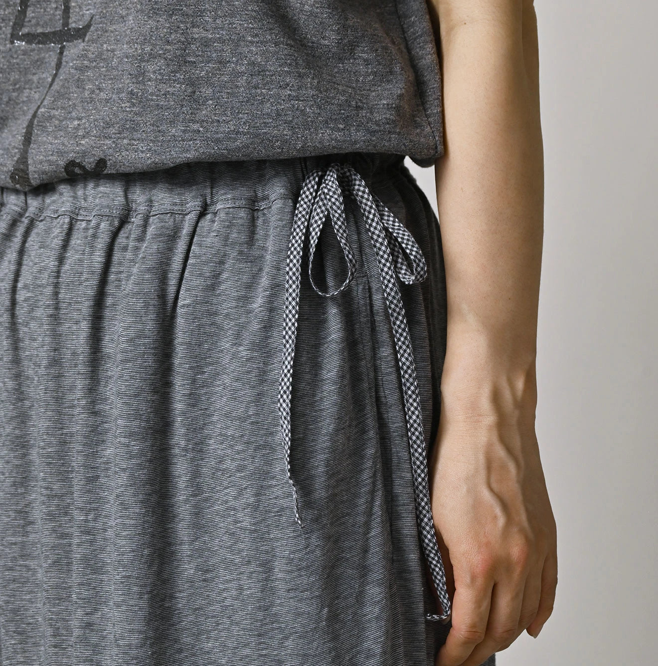 45R Plain Weave x Jersey Frilled Skirt - Image 9