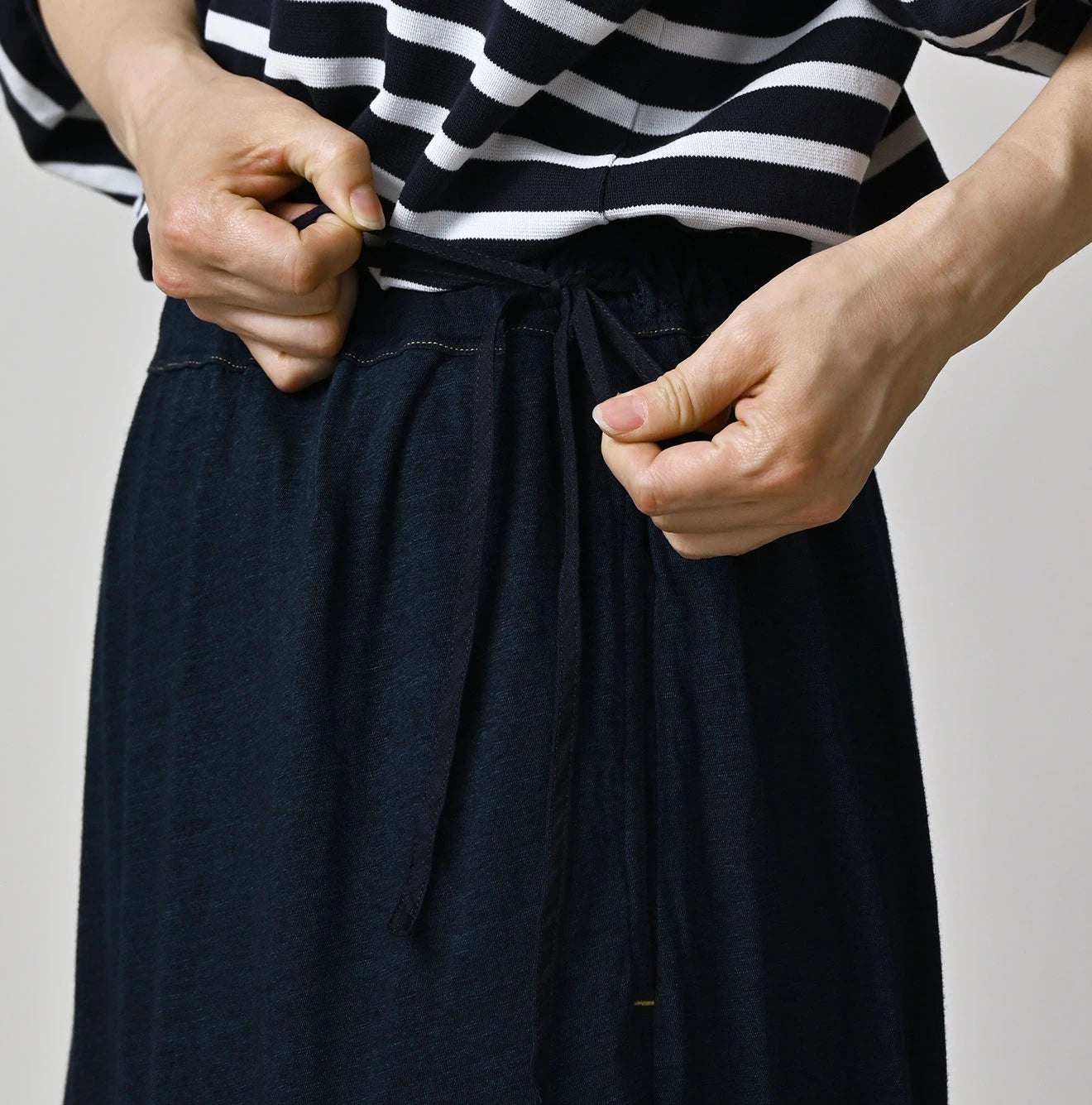 45R Indigo Plain Weave x Jersey Frilled Skirt - Image 7