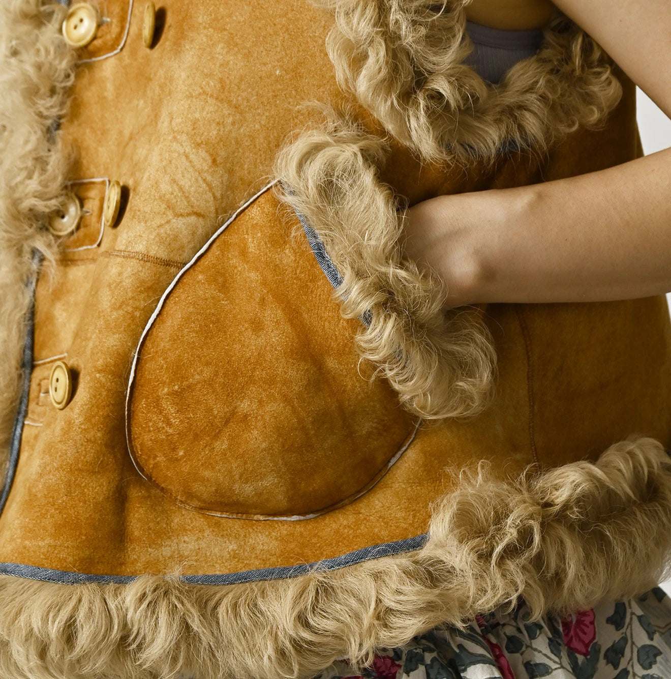 45R Mouton Petit Vest - Image 19