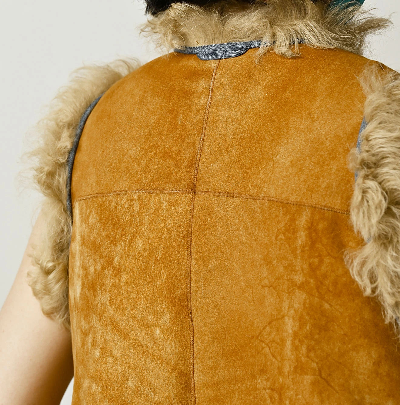 45R Mouton Petit Vest - Image 21