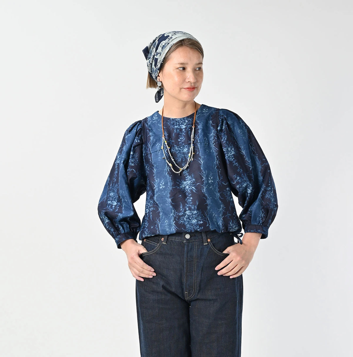 45R Indigo Chandelier Flower Print Puff Bridge Blouse