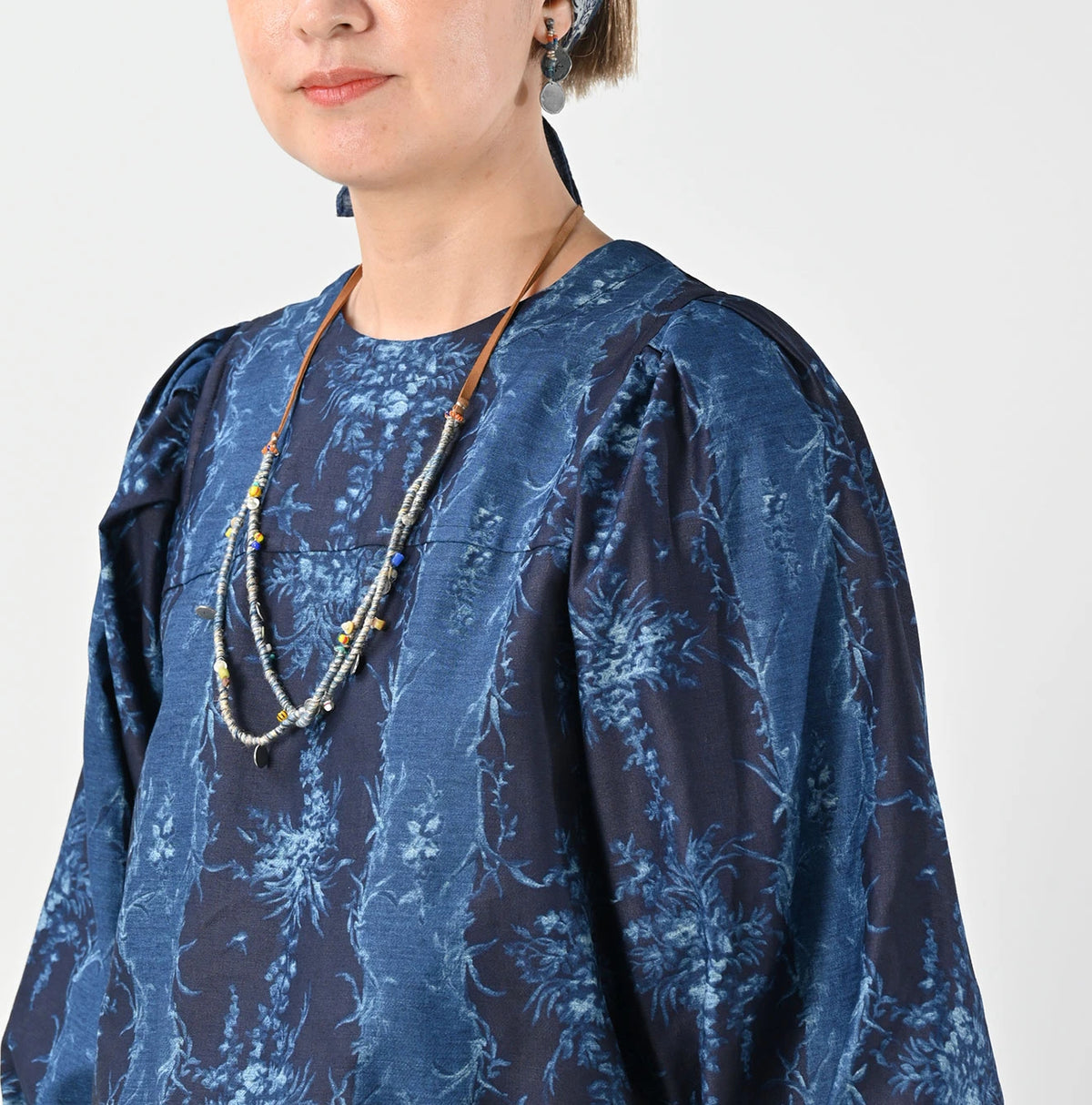 45R Indigo Chandelier Flower Print Puff Bridge Blouse - Image 6