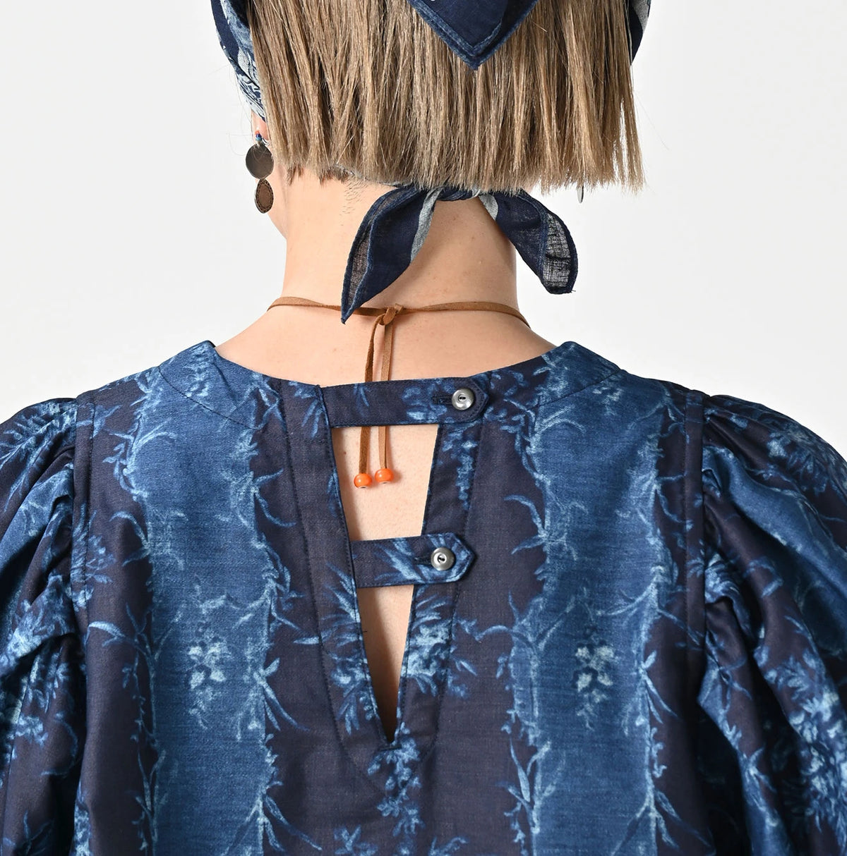 45R Indigo Chandelier Flower Print Puff Bridge Blouse - Image 8