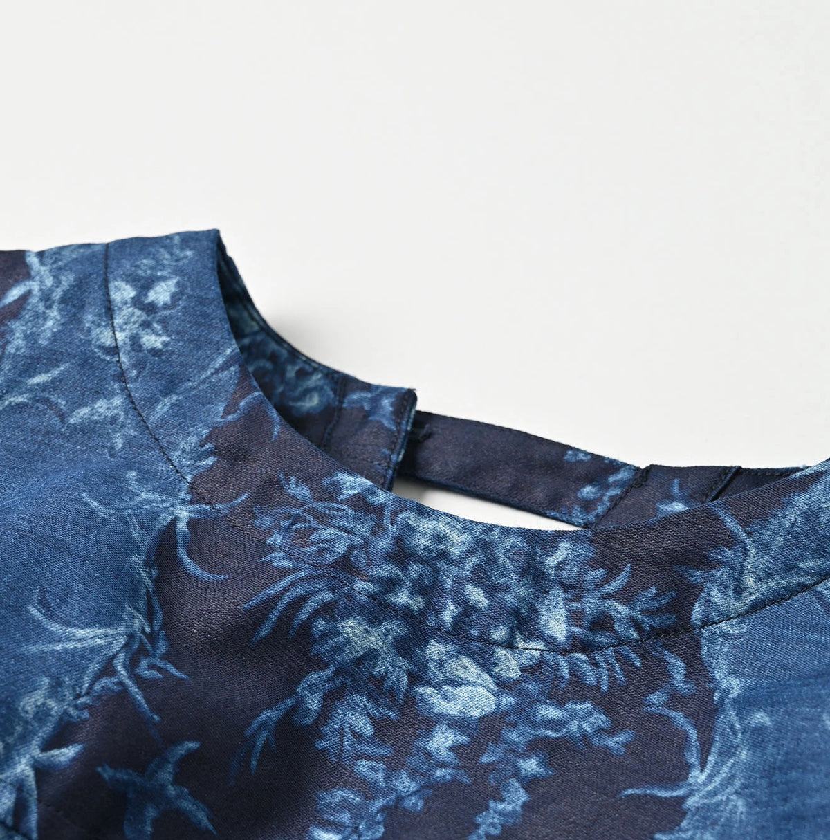 45R Indigo Chandelier Flower Print Puff Bridge Blouse